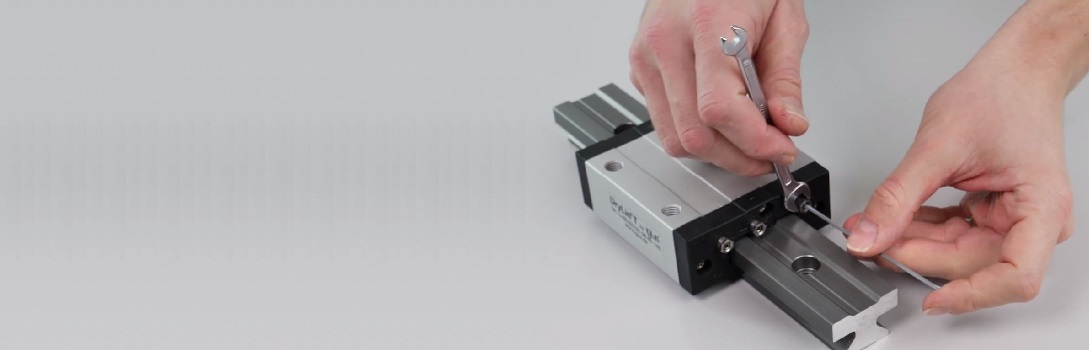 Prowadnica liniowa z wózkiem. Montaż i regulacja wózków drylin® TW-01 – instrukcja krok po kroku