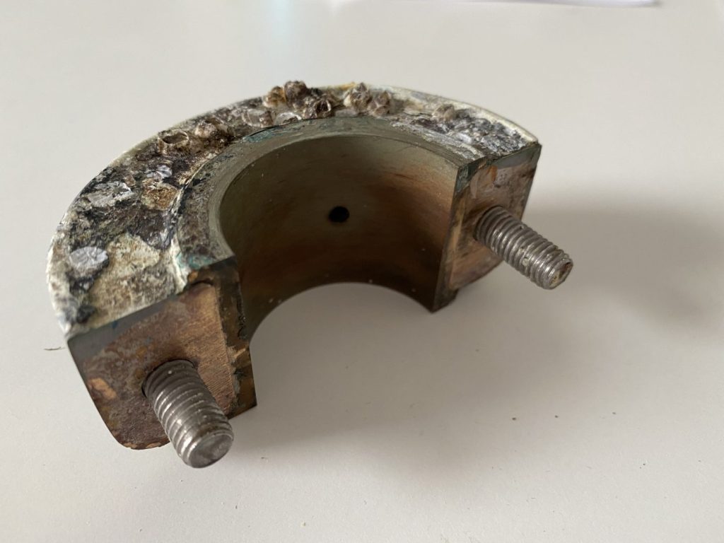 Stare łożysko steru żaglówki - metalowe