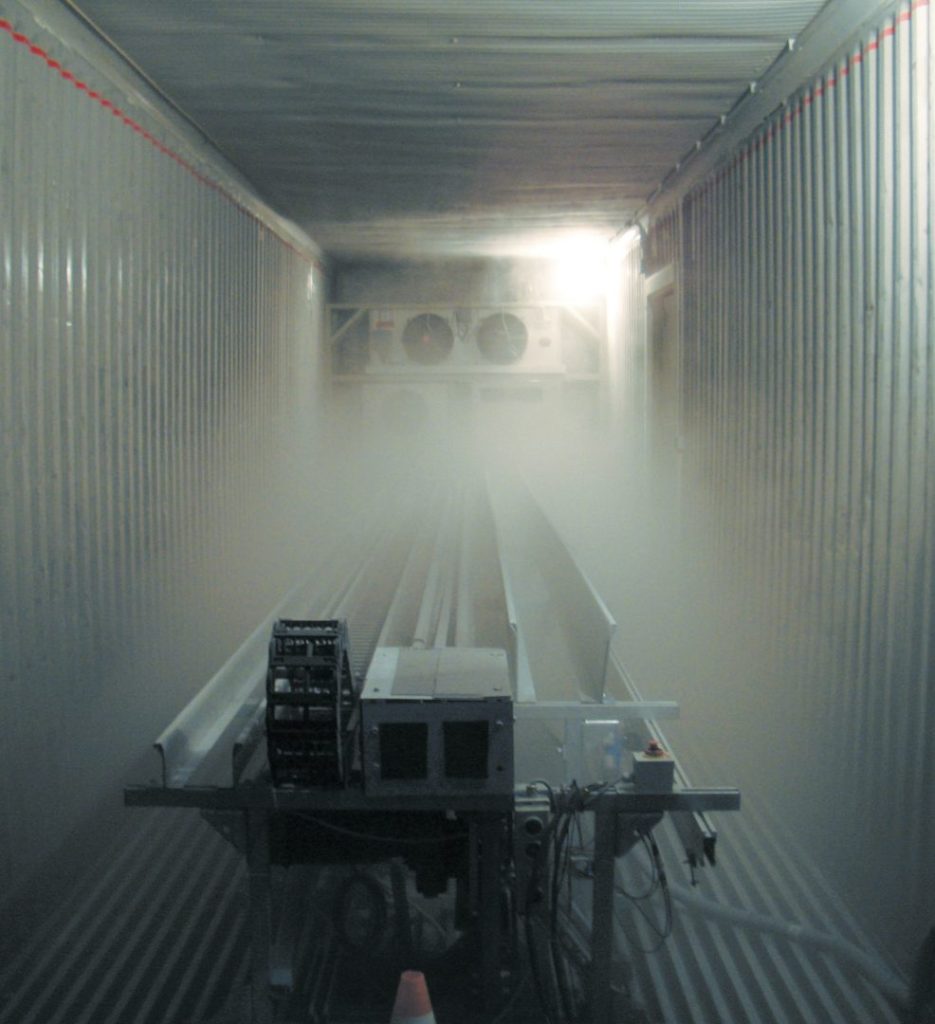 Przewody odporne na temperaturę - komora klimatyczna w laboratorium testowym igus